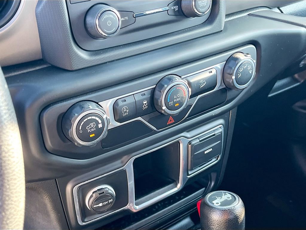 Used 2018 Jeep Wrangler Unlimited Sport image 15