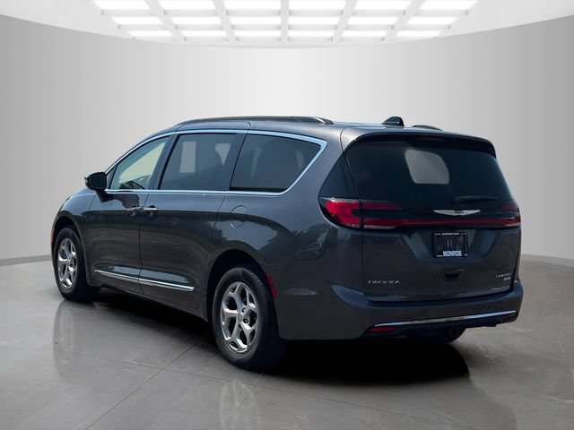 Certified 2023 Chrysler Pacifica Limited w/ Trailer Tow Group AWD/4WD image 5