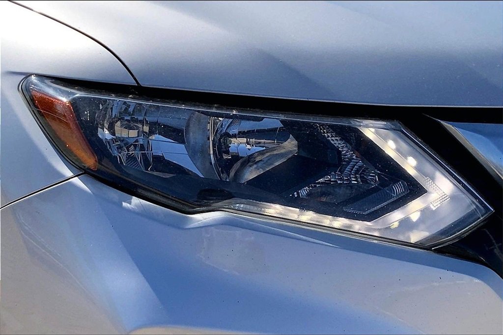 Used 2019 Nissan Rogue SV w/ Premium Package image 31