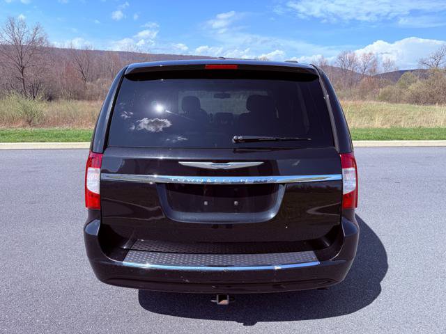 Used 2015 Chrysler Town & Country Touring FWD image 7