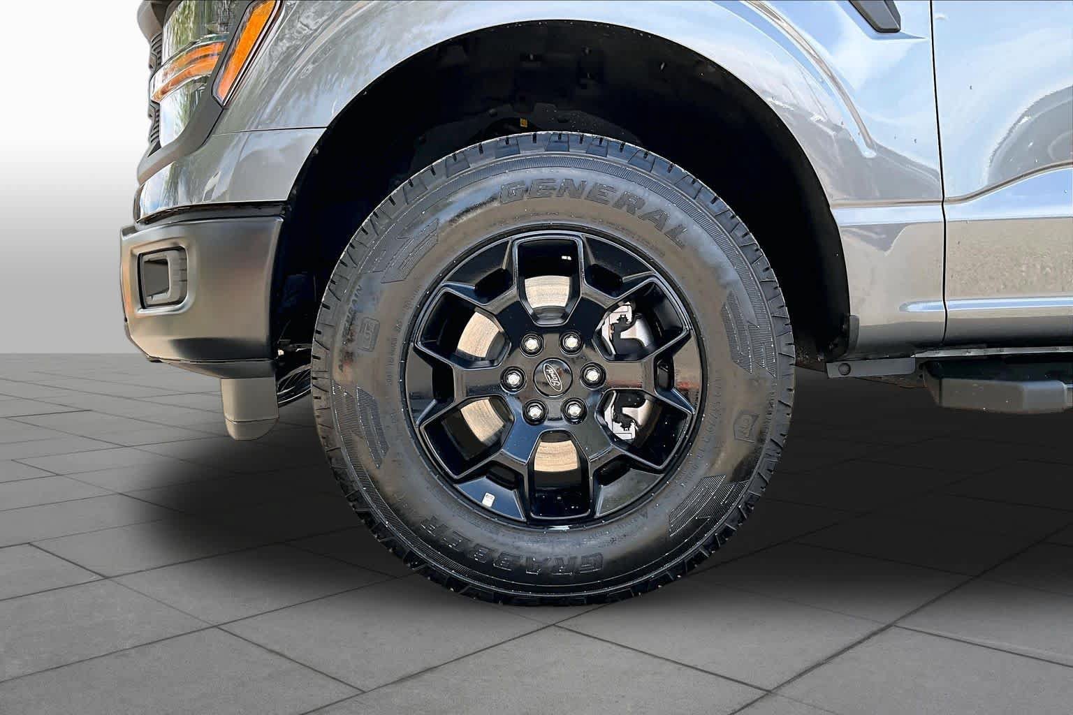 Used 2025 Ford F150 STX w/ Equipment Group 201A FX4 AWD/4WD image 9