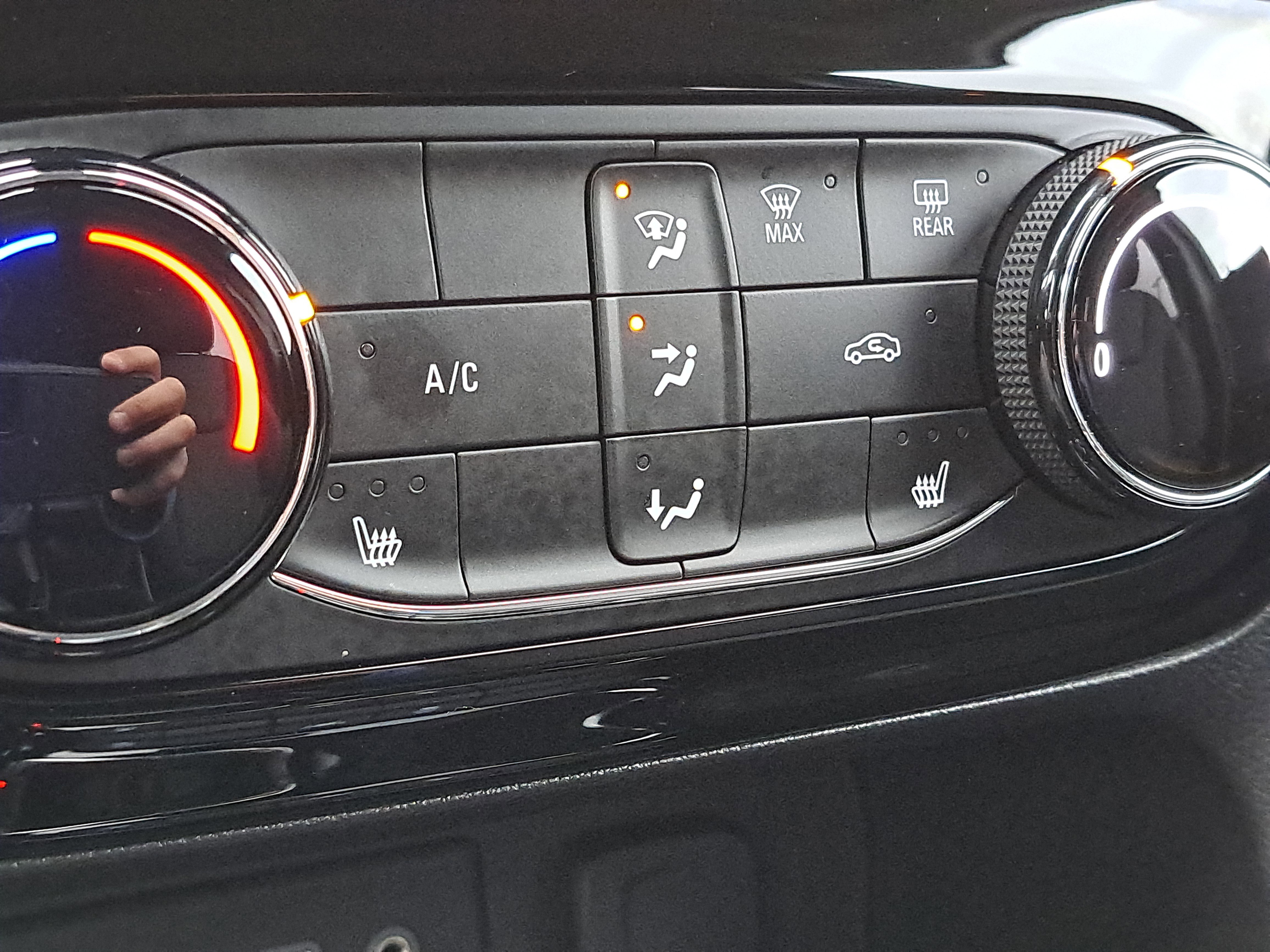 Used 2023 Buick Encore GX Preferred w/ Cold Weather Comfort Package image 18