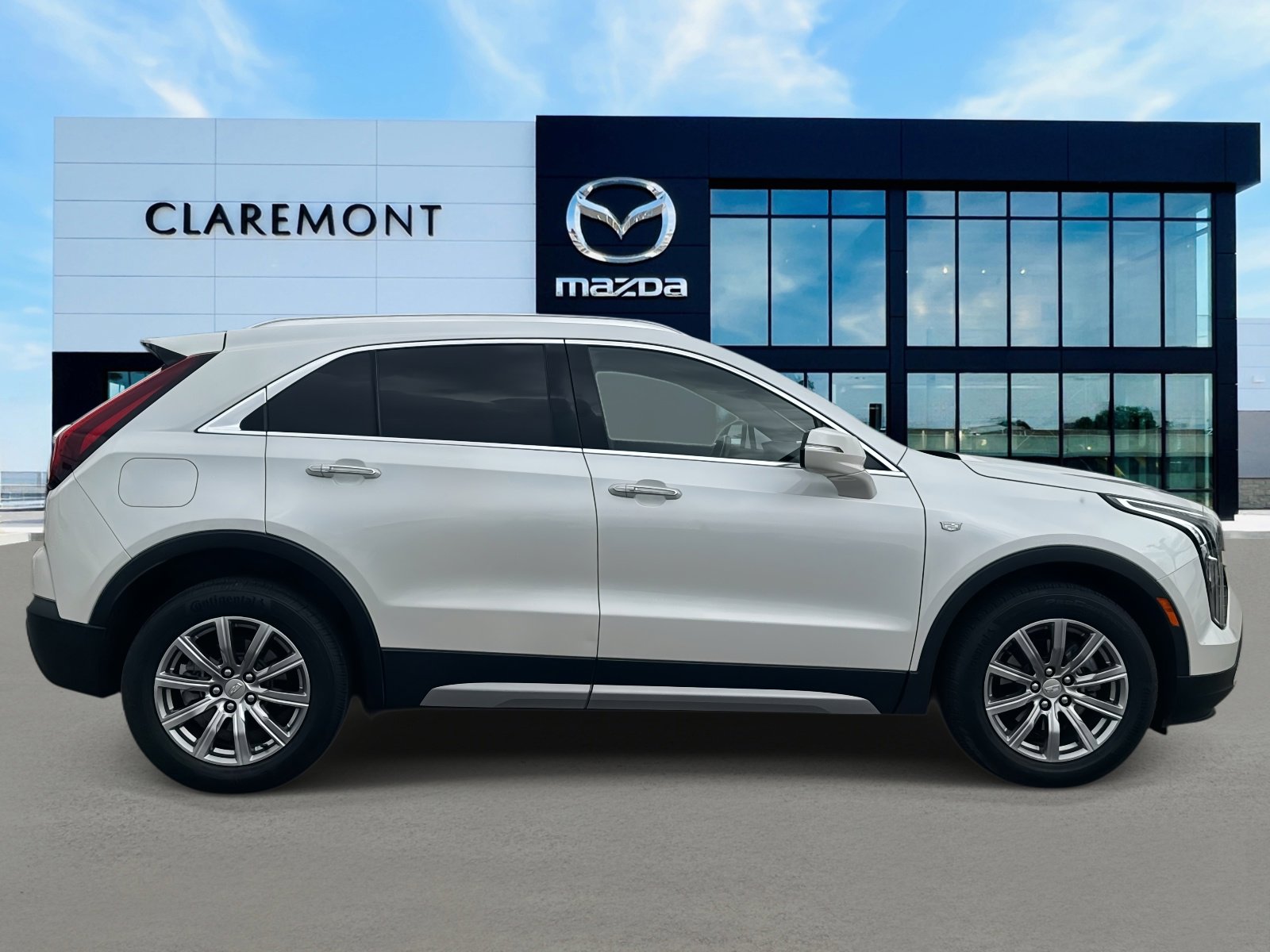 Used 2021 Cadillac XT4 Premium Luxury w/ Cold Weather Package image 4