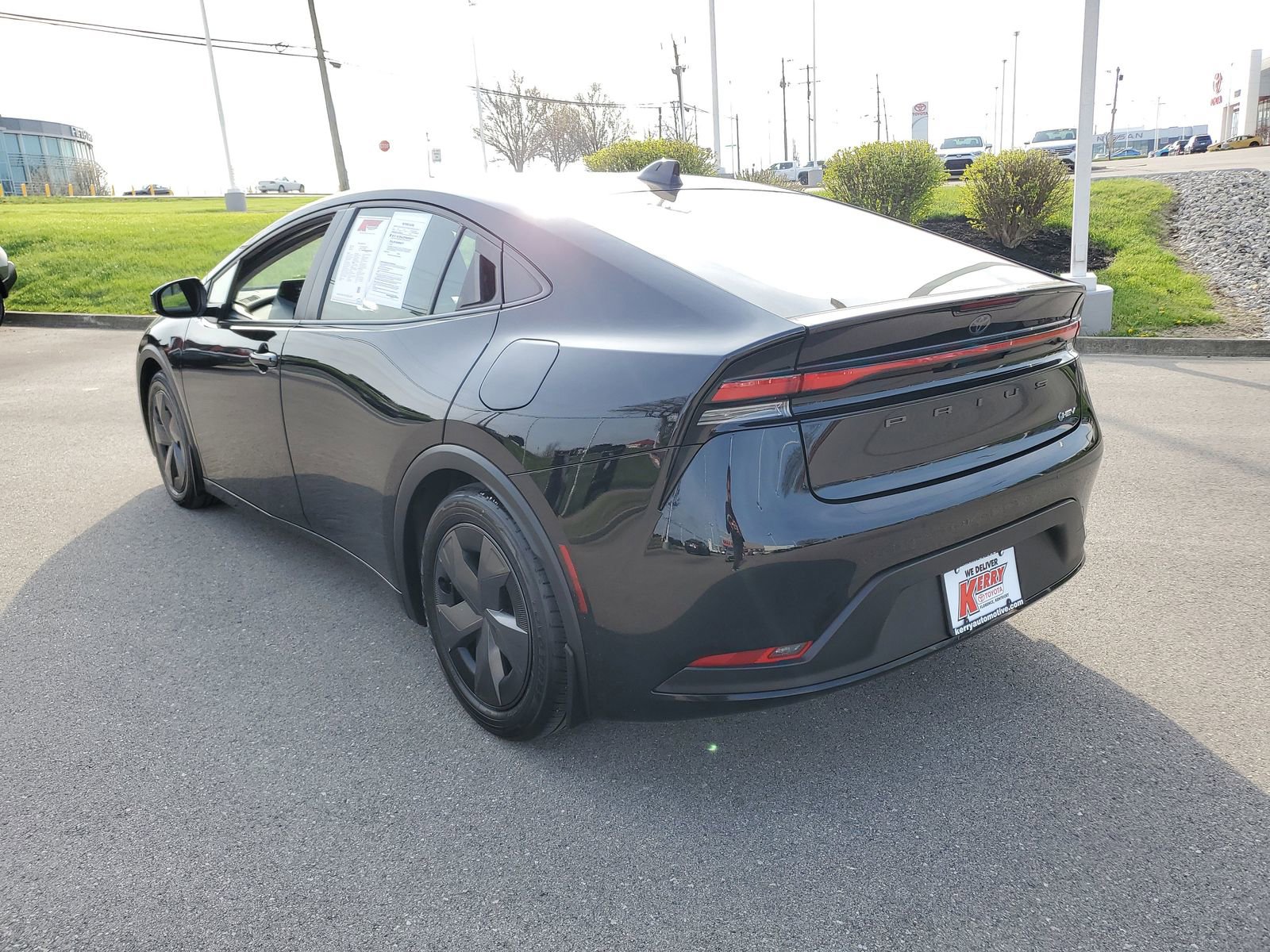 Used 2025 Toyota Prius LE image 3