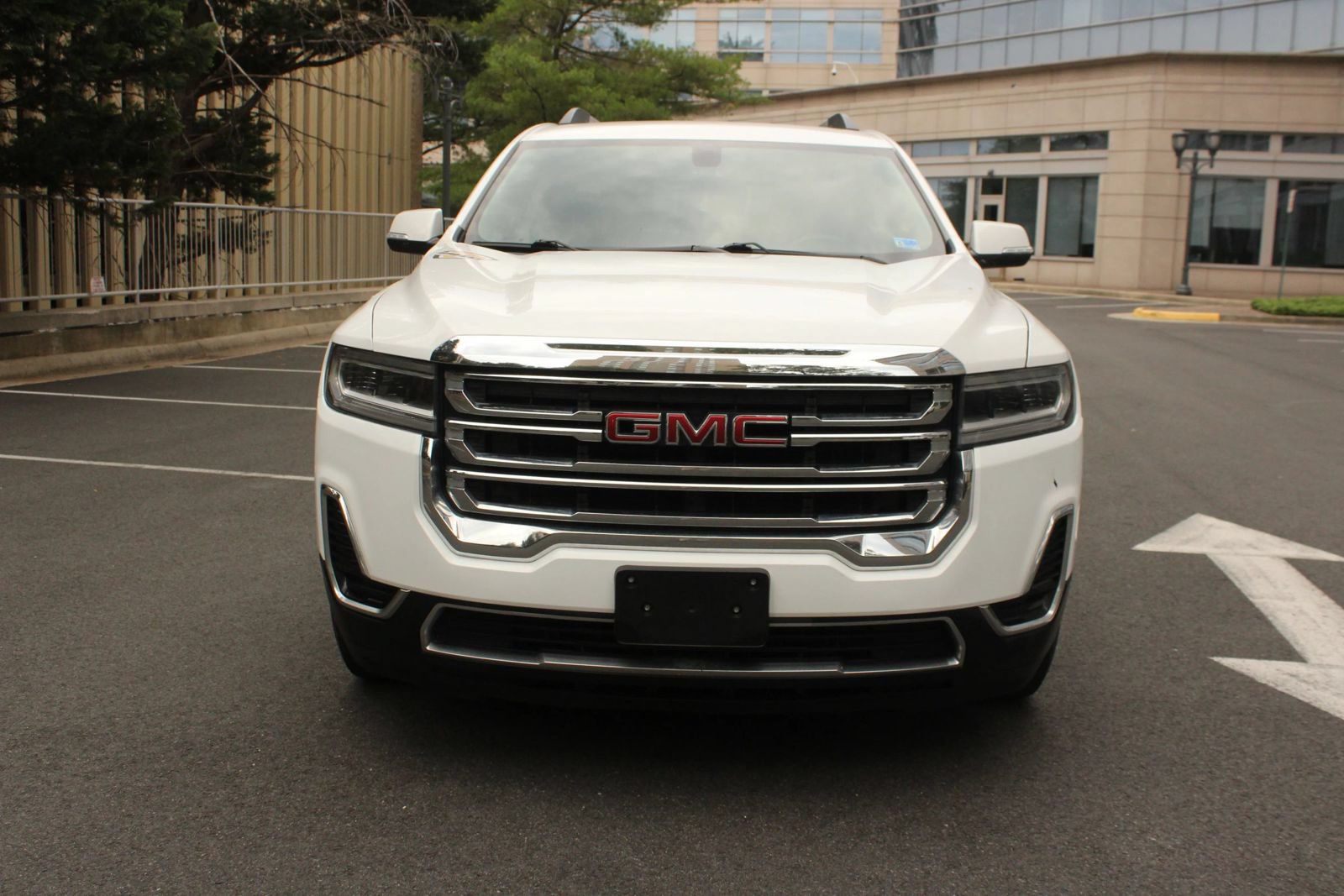 Used 2020 GMC Acadia SLE w/ Driver Convenience Package FWD image 3