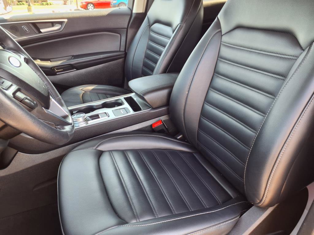 Used 2023 Ford Edge SEL w/ Convenience Package image 3