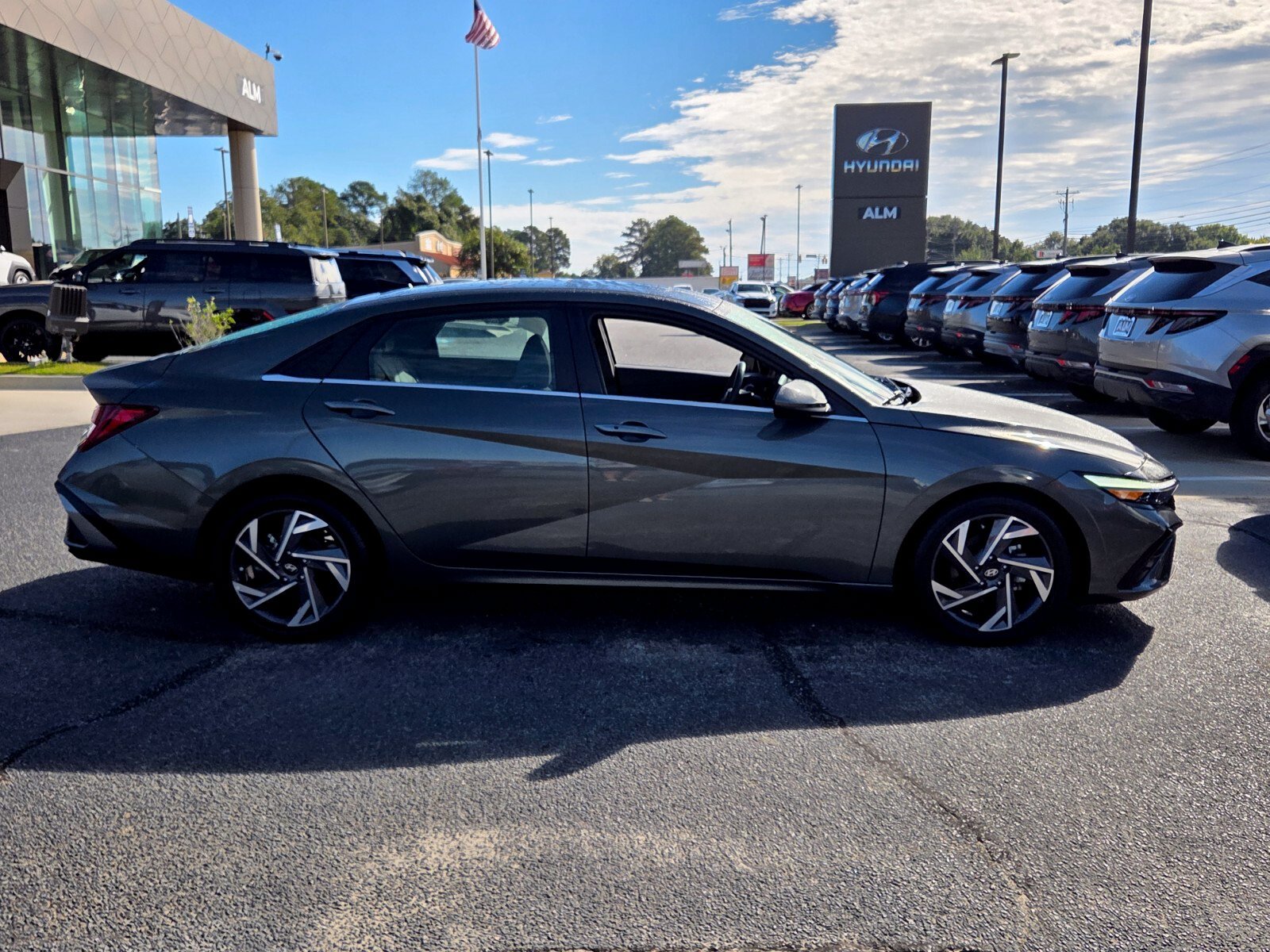 Used 2025 Hyundai Elantra SEL FWD image 13