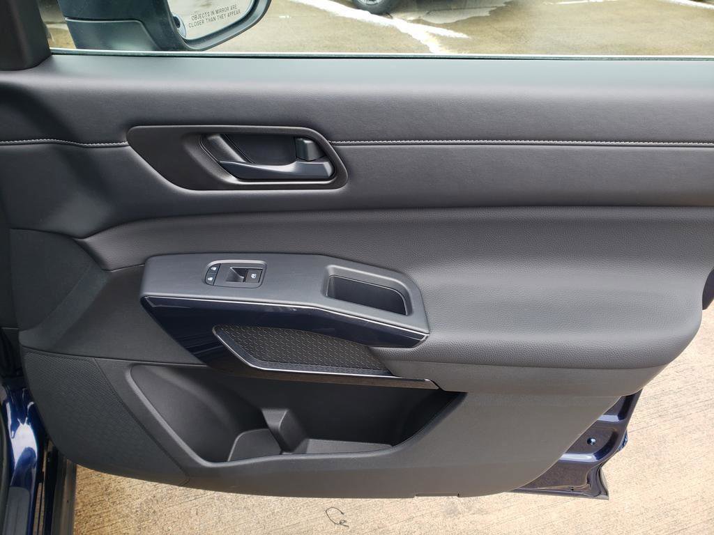 Certified 2025 Nissan Pathfinder SV image 28