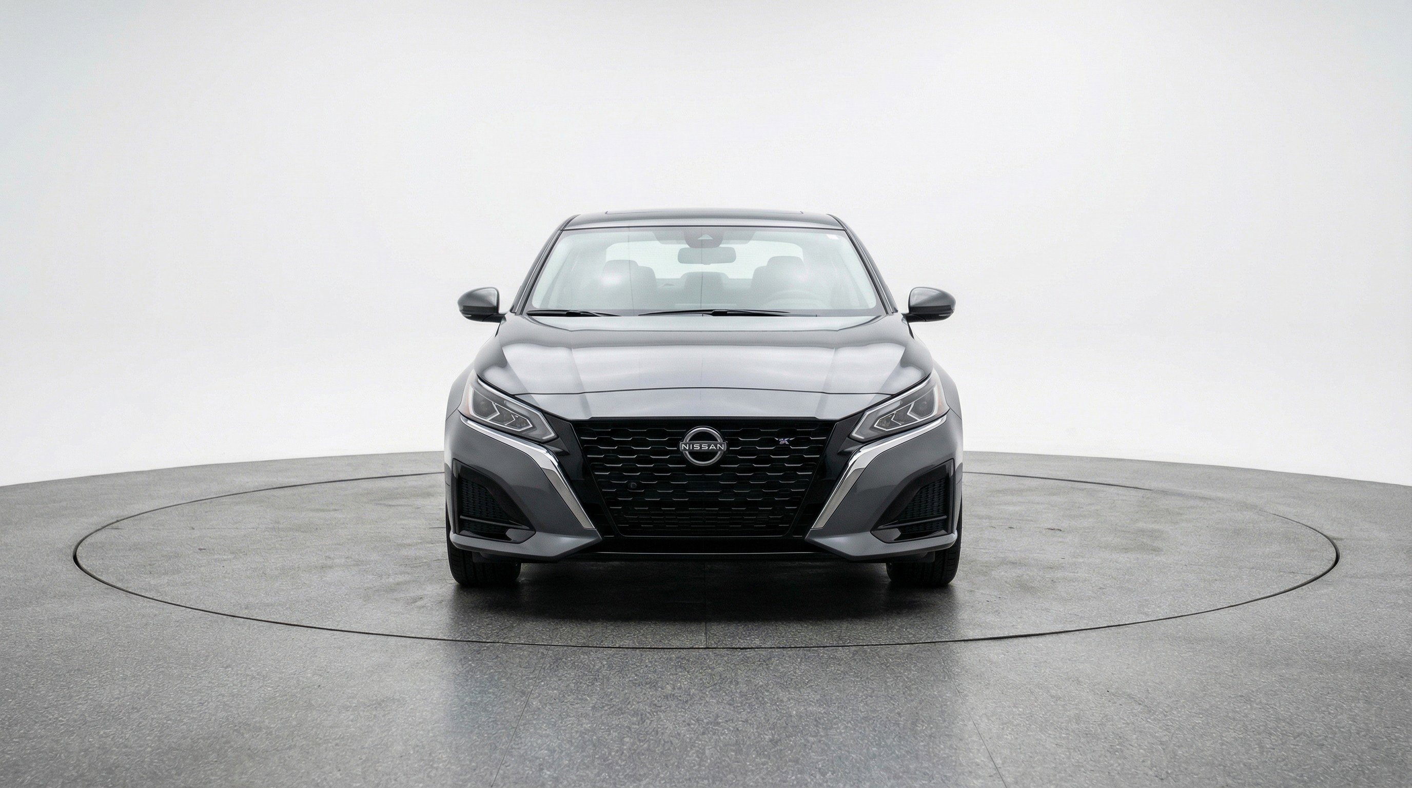 Used 2025 Nissan Altima 2.5 SV FWD image 2