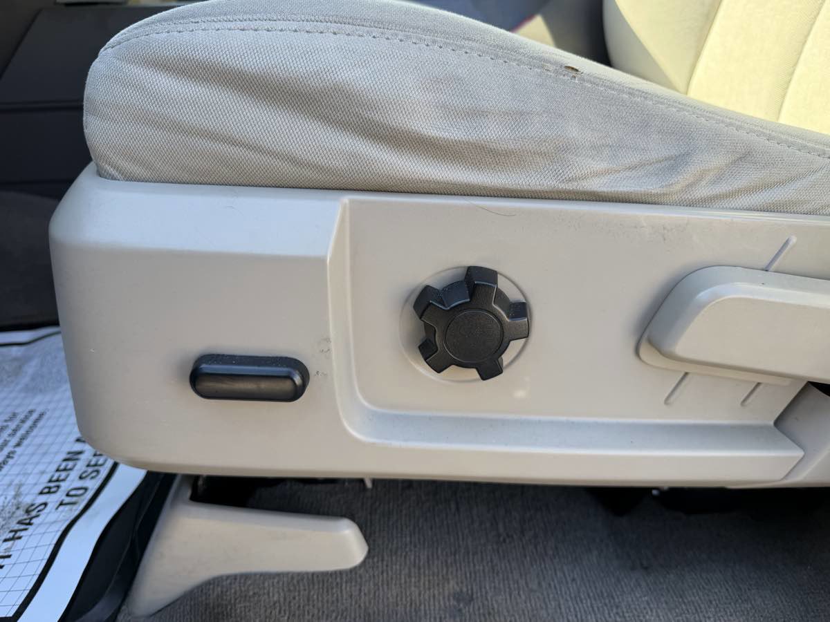 Used 2013 Ford Expedition XLT image 13