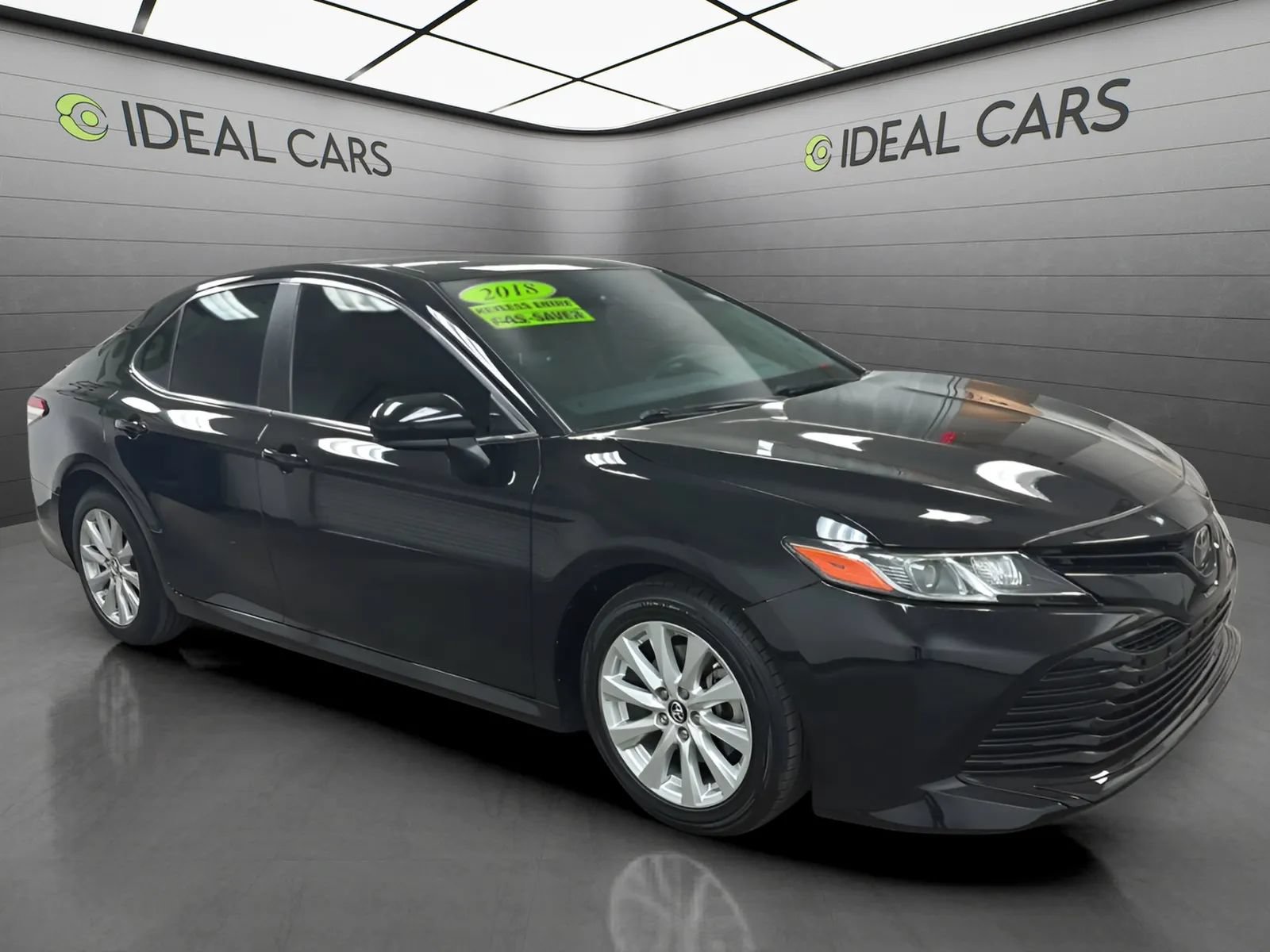 Used 2018 Toyota Camry LE FWD image 3