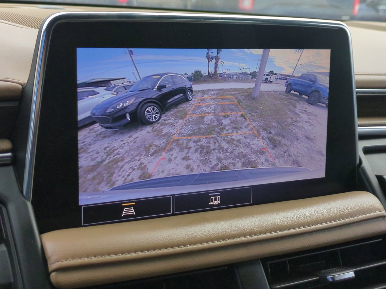 Used 2021 Chevrolet Tahoe Premier AWD/4WD image 19