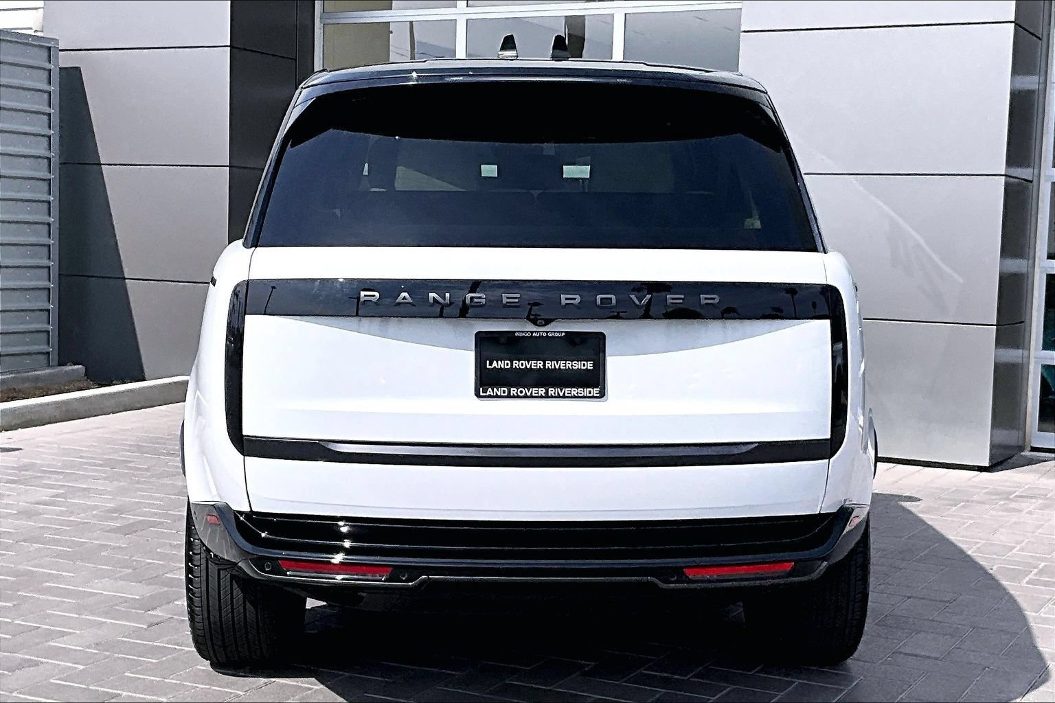 Used 2024 Land Rover Range Rover Long Wheelbase SE AWD/4WD image 4