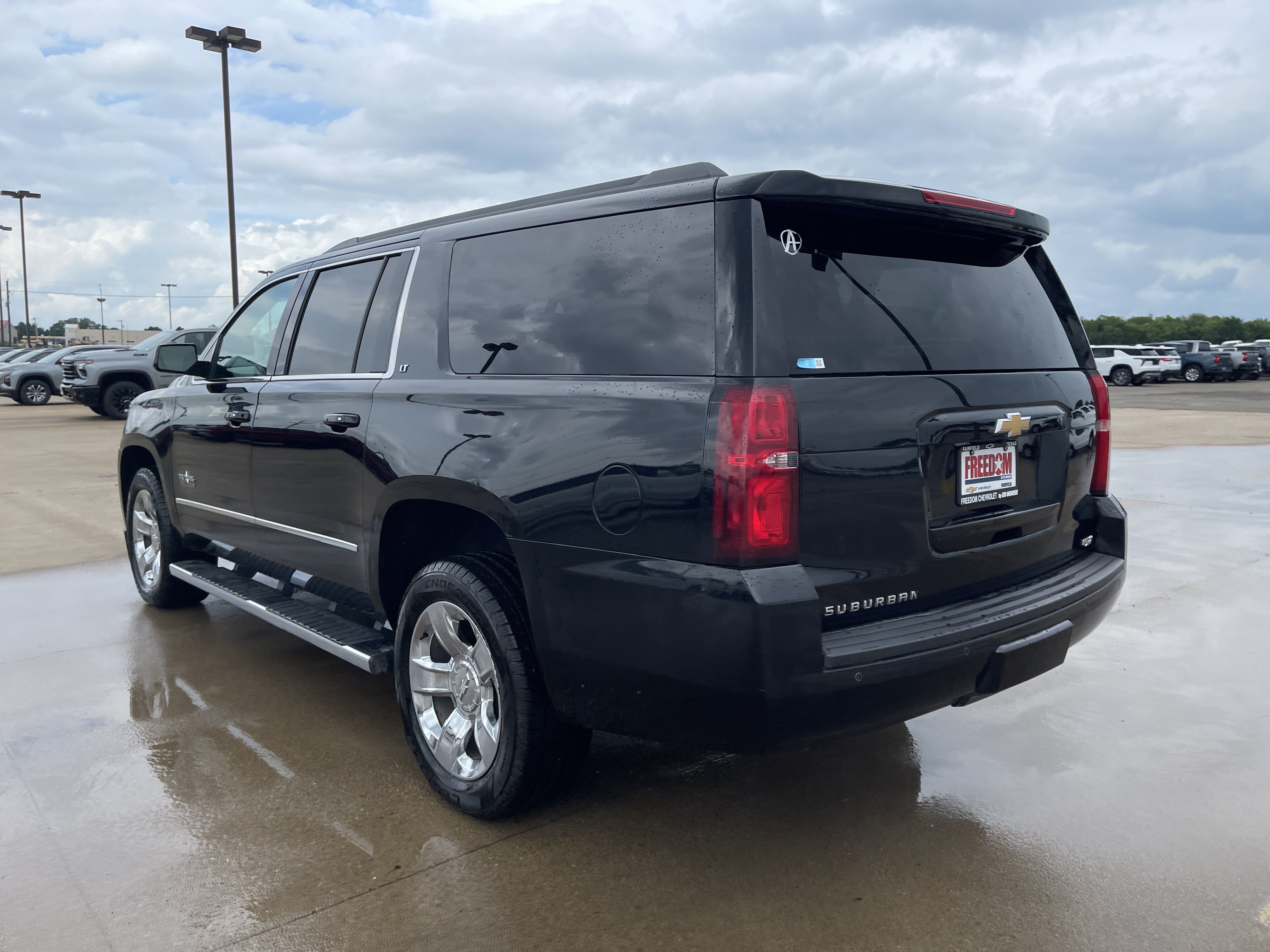 Used 2019 Chevrolet Suburban LT w/ LT Signature Package RWD image 6