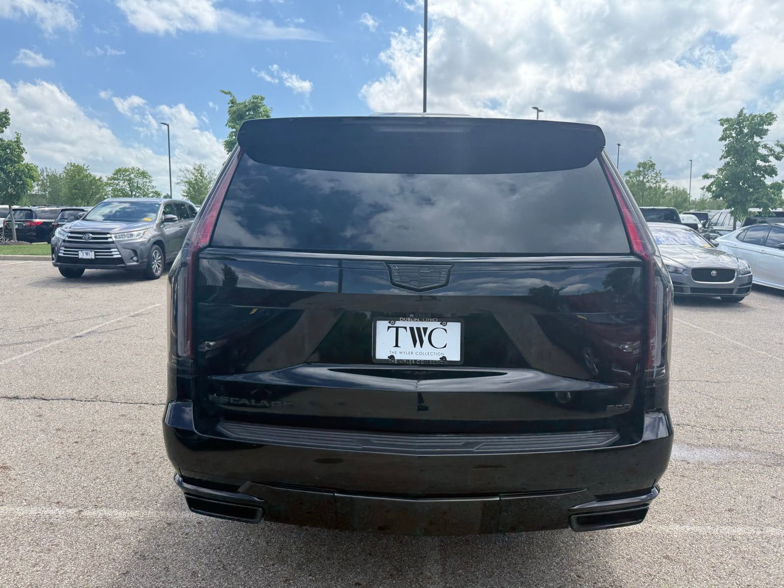 Used 2023 Cadillac Escalade Sport Platinum AWD/4WD image 6