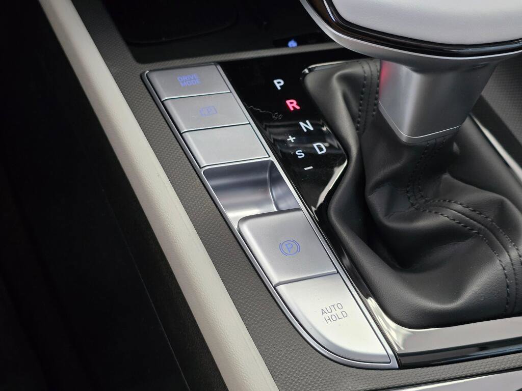 New 2026 Hyundai Elantra Limited image 31