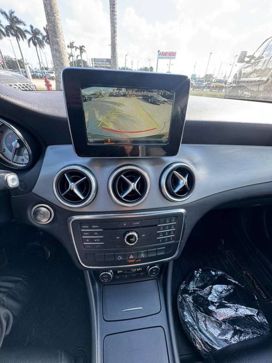 Used 2015 Mercedes-Benz CLA 250 image 13