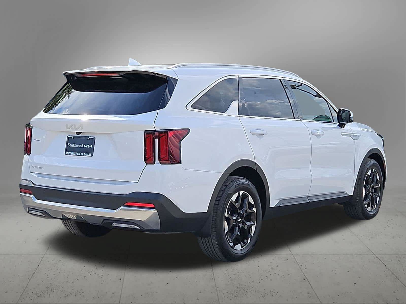 Certified 2025 Kia Sorento S FWD image 6