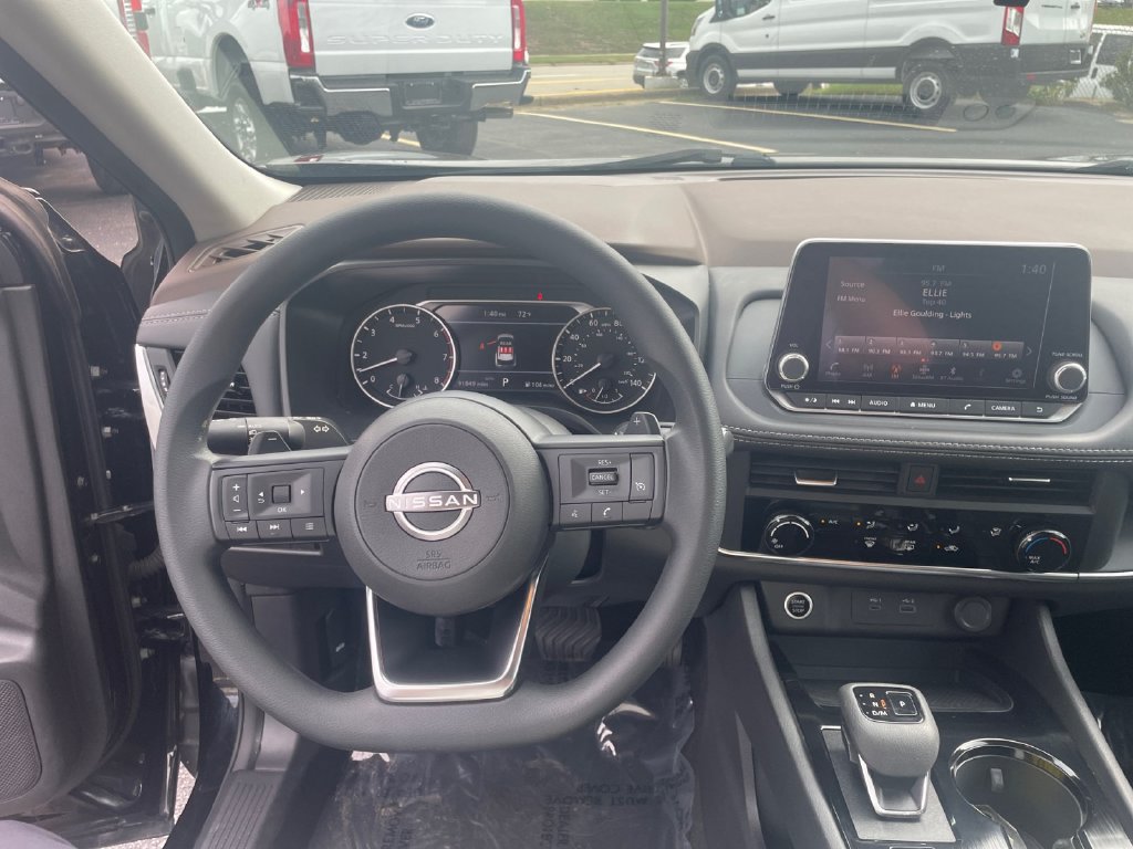 Used 2023 Nissan Rogue S AWD/4WD image 17