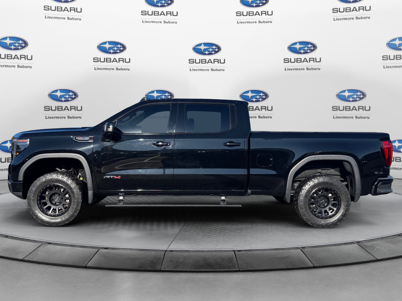 Used 2023 GMC Sierra 1500 AT4 w/ Technology Package AWD/4WD image 4