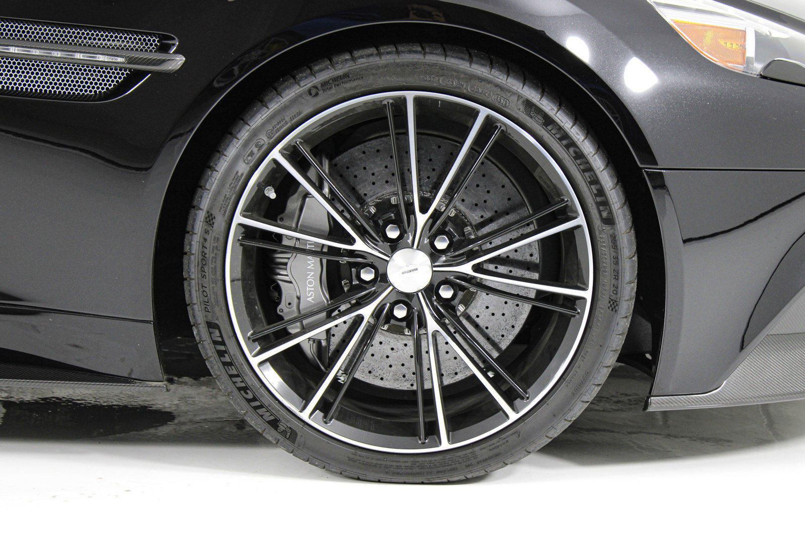 Used 2014 Aston Martin Vanquish Volante RWD image 26