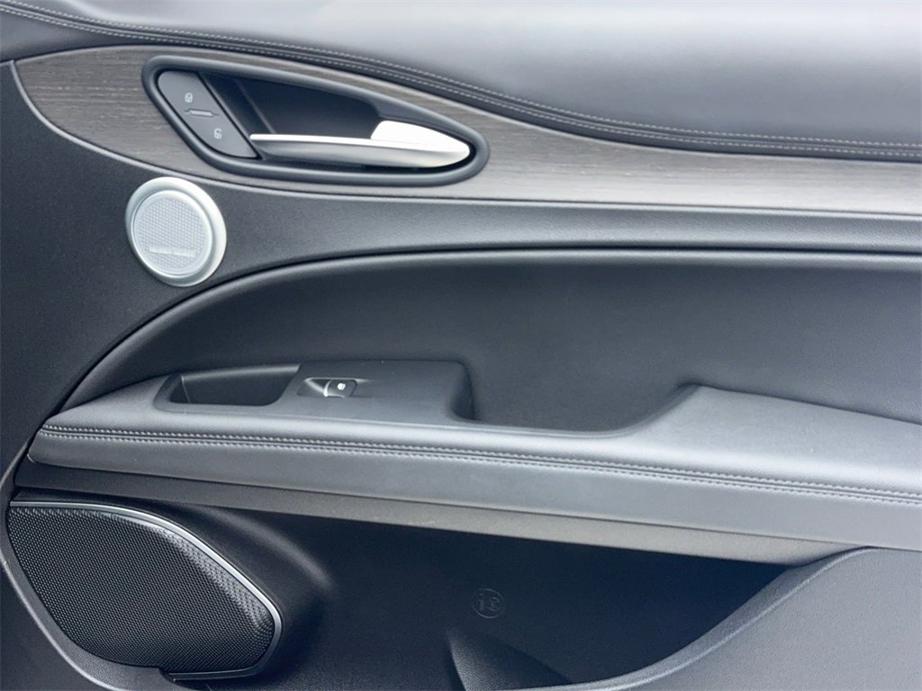 Used 2023 Alfa Romeo Stelvio Ti image 47