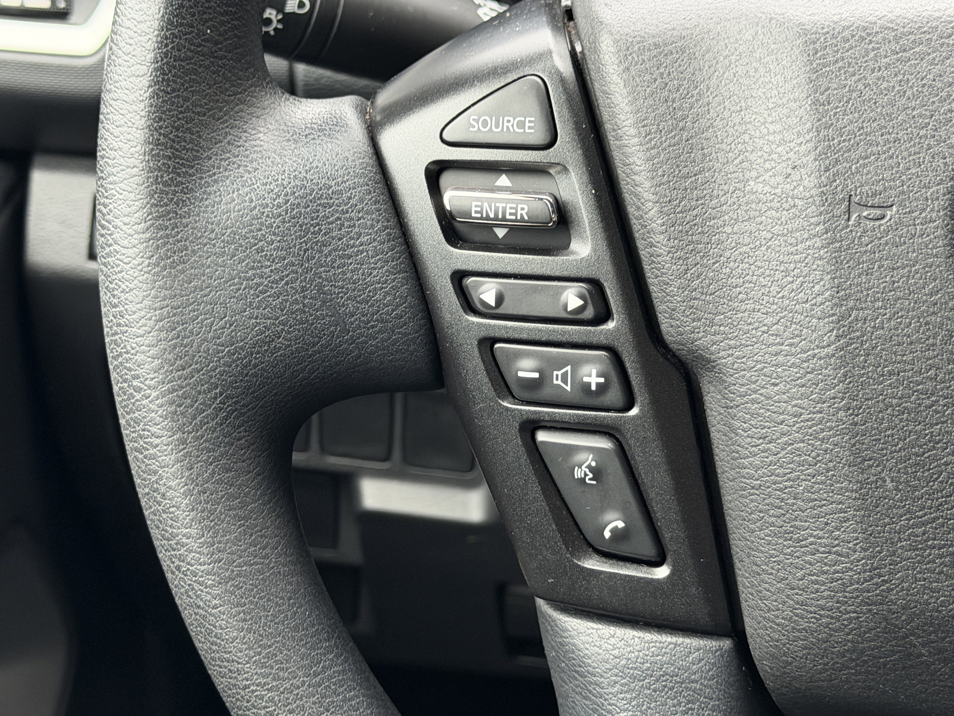 Used 2022 Nissan Frontier SV image 30