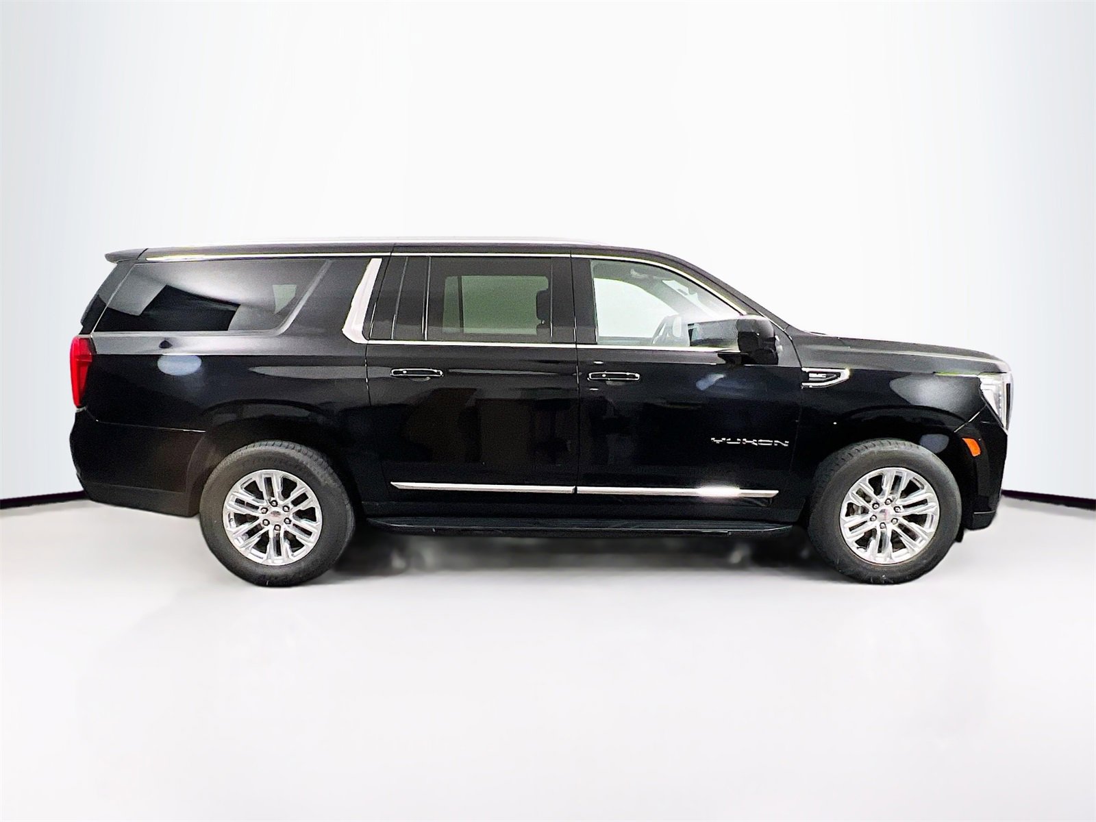 Used 2023 GMC Yukon XL SLT image 8