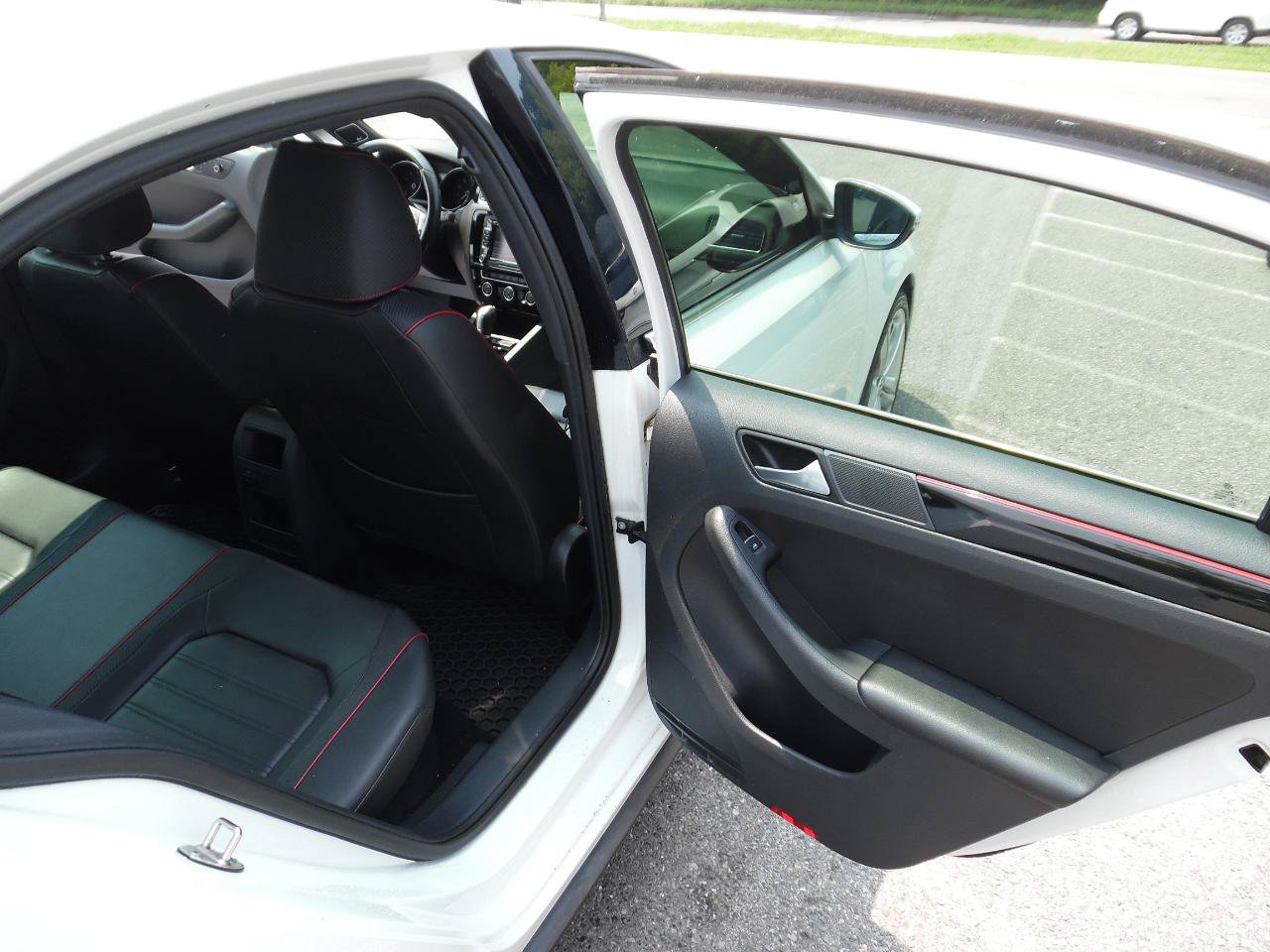 Used 2015 Volkswagen Jetta GLI SE FWD image 20