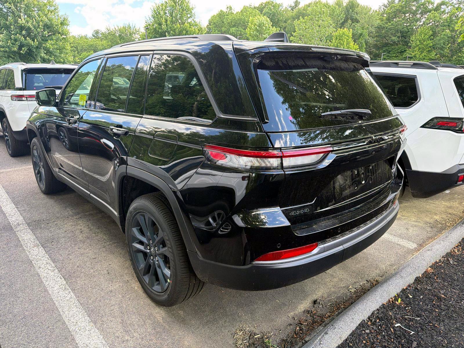 New 2026 Jeep Grand Cherokee Overland AWD/4WD image 3
