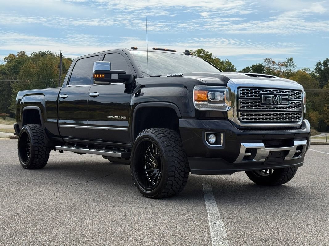 Used 2018 GMC Sierra 2500 Denali w/ Duramax Plus Package image 3