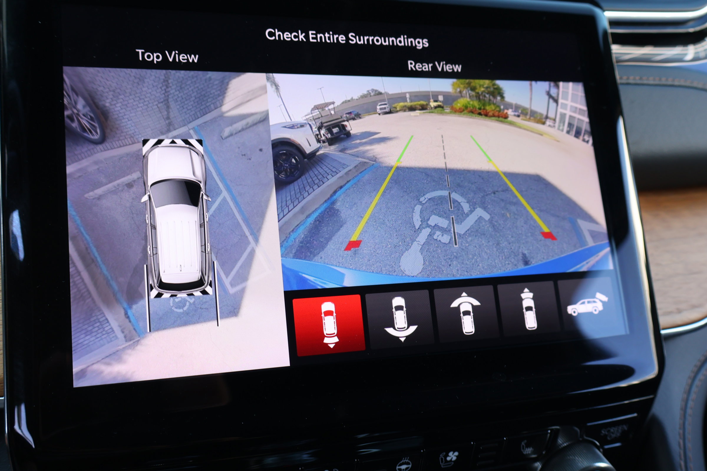 Used 2023 Jeep Grand Cherokee Summit image 4