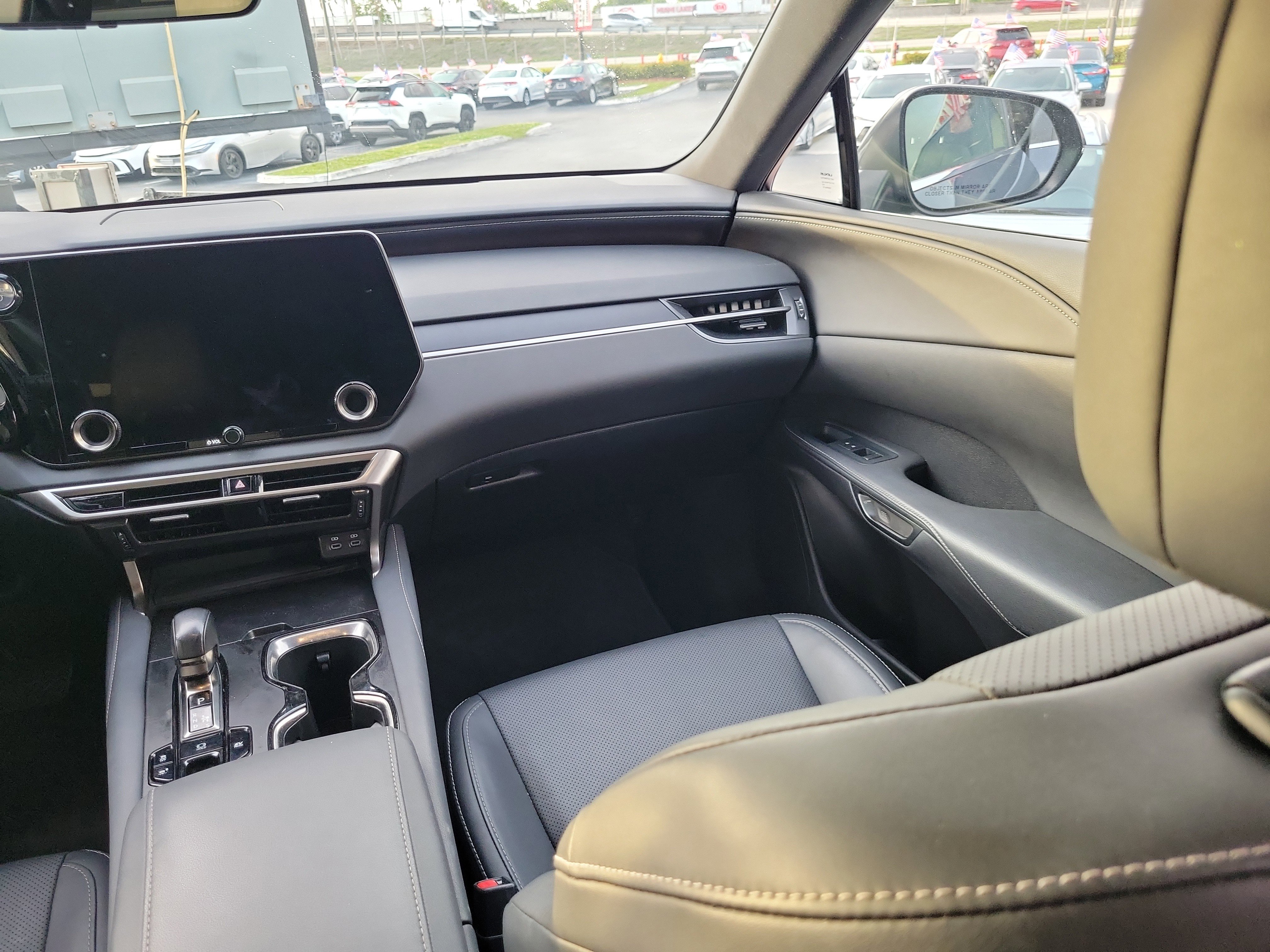 Used 2024 Lexus RX 350h w/ Accessory Package (Z1) image 17