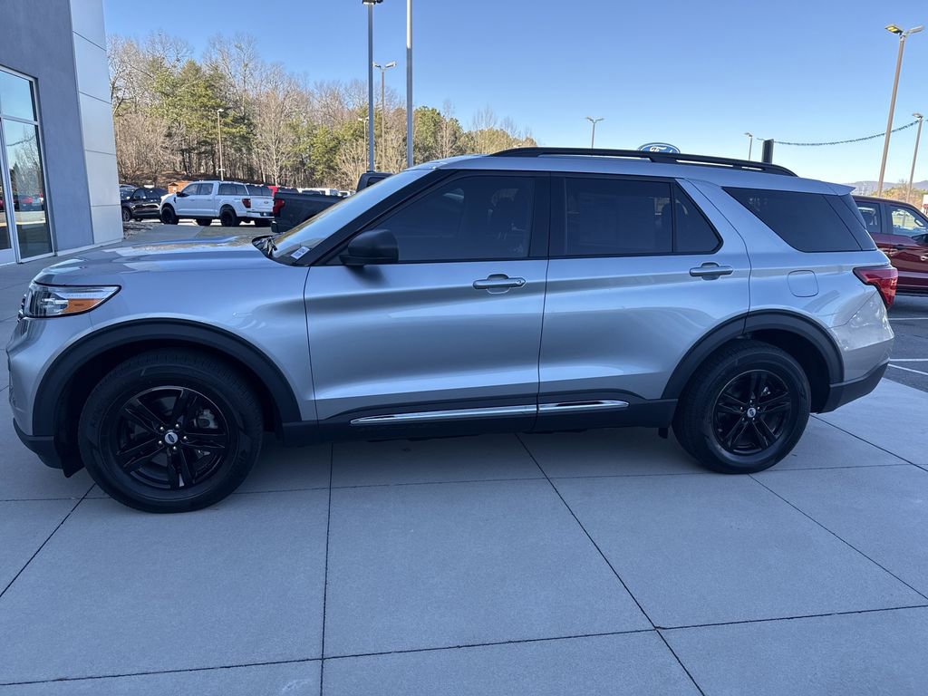 Used 2024 Ford Explorer XLT image 4