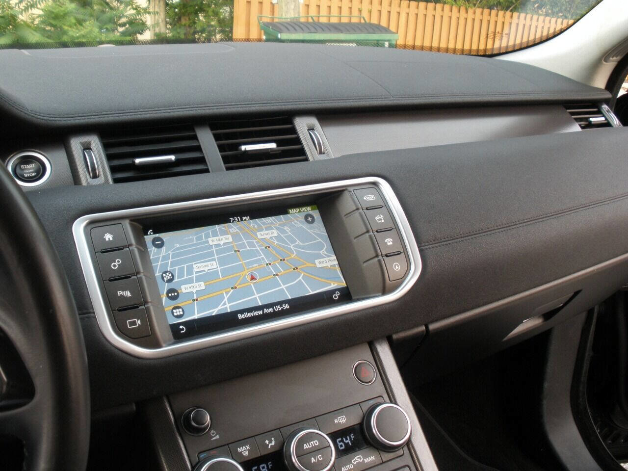 Used 2019 Land Rover Range Rover Evoque image 30