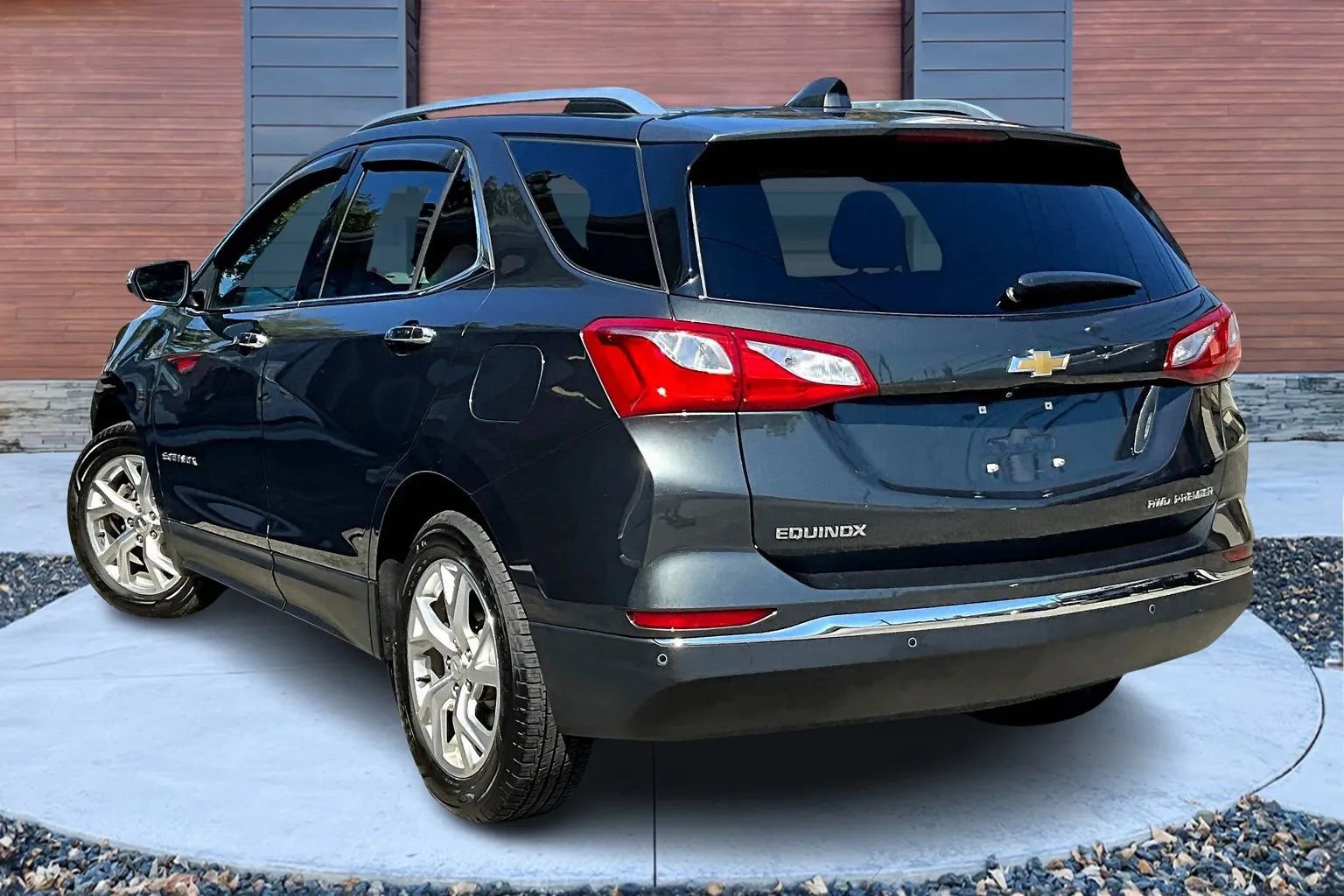 Used 2019 Chevrolet Equinox Premier image 2