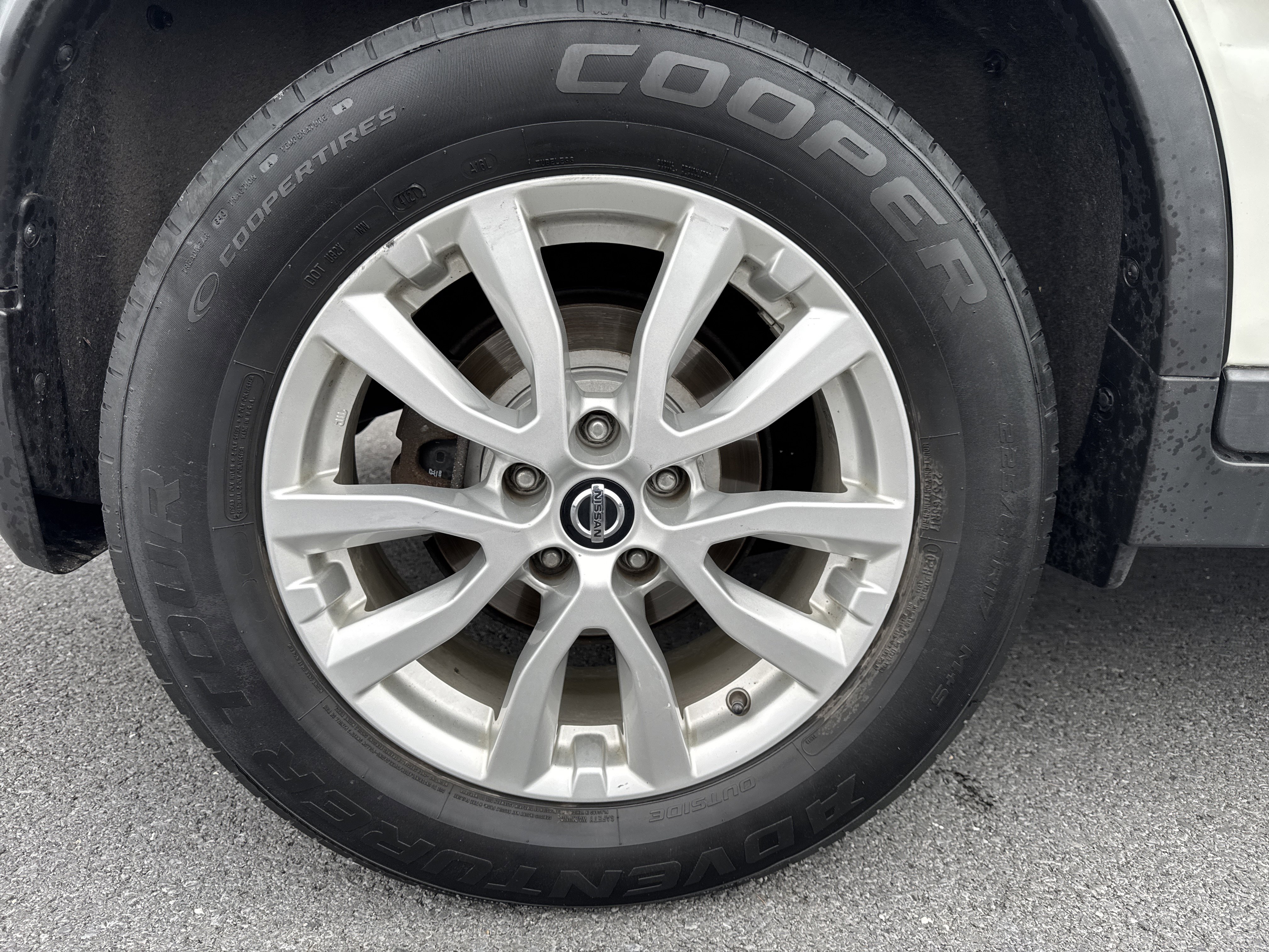 Used 2018 Nissan Rogue SV image 12