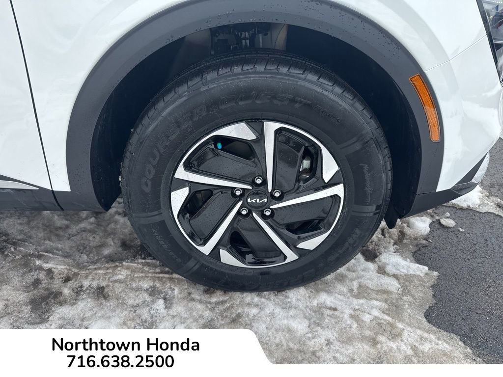 Used 2023 Kia Sportage LX image 14