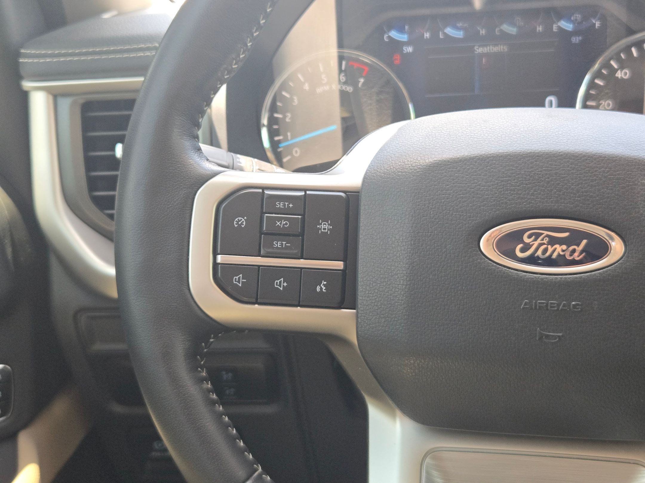 Used 2024 Ford Expedition XLT RWD image 19
