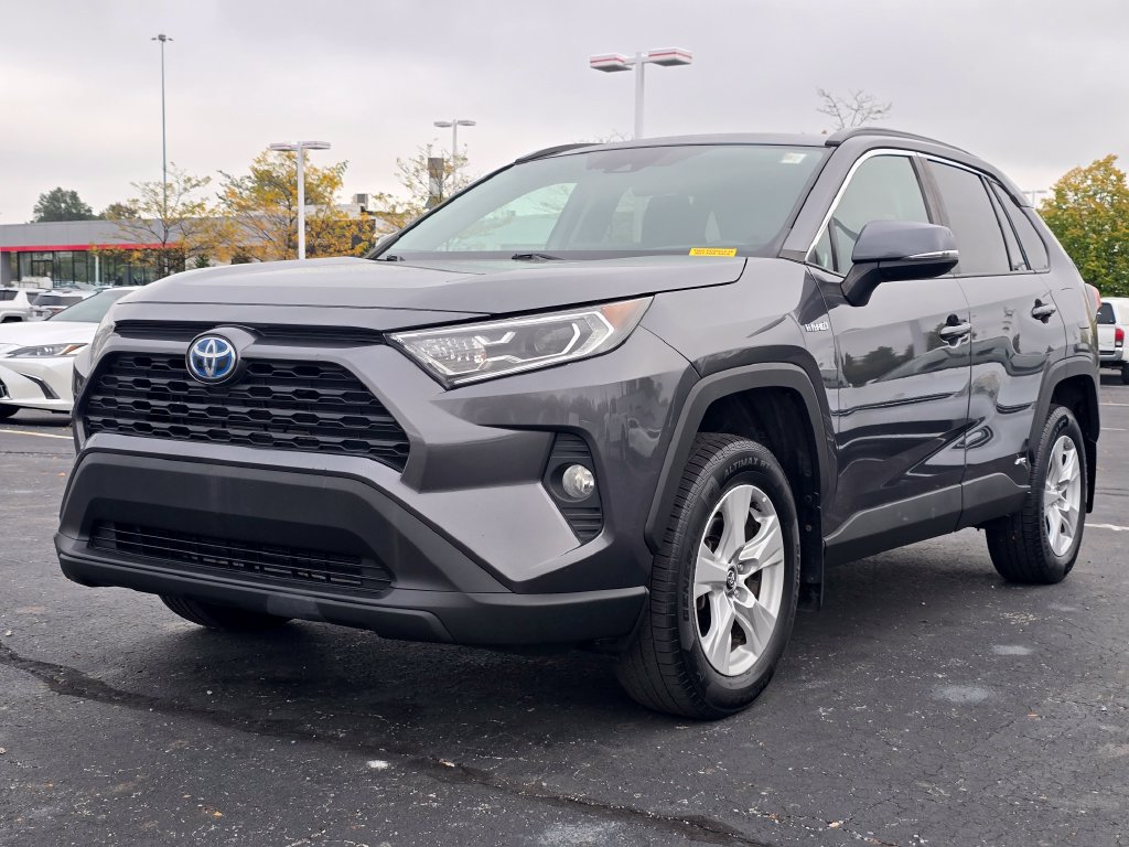 Used 2021 Toyota RAV4 XLE w/ Convenience Package AWD/4WD image 4