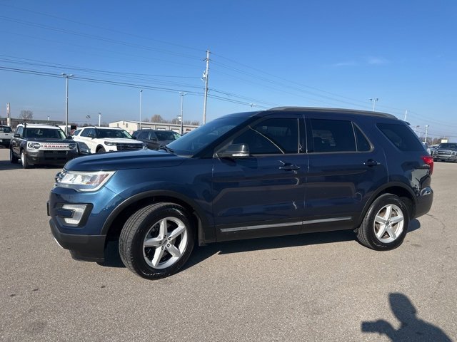 Used 2017 Ford Explorer XLT image 23