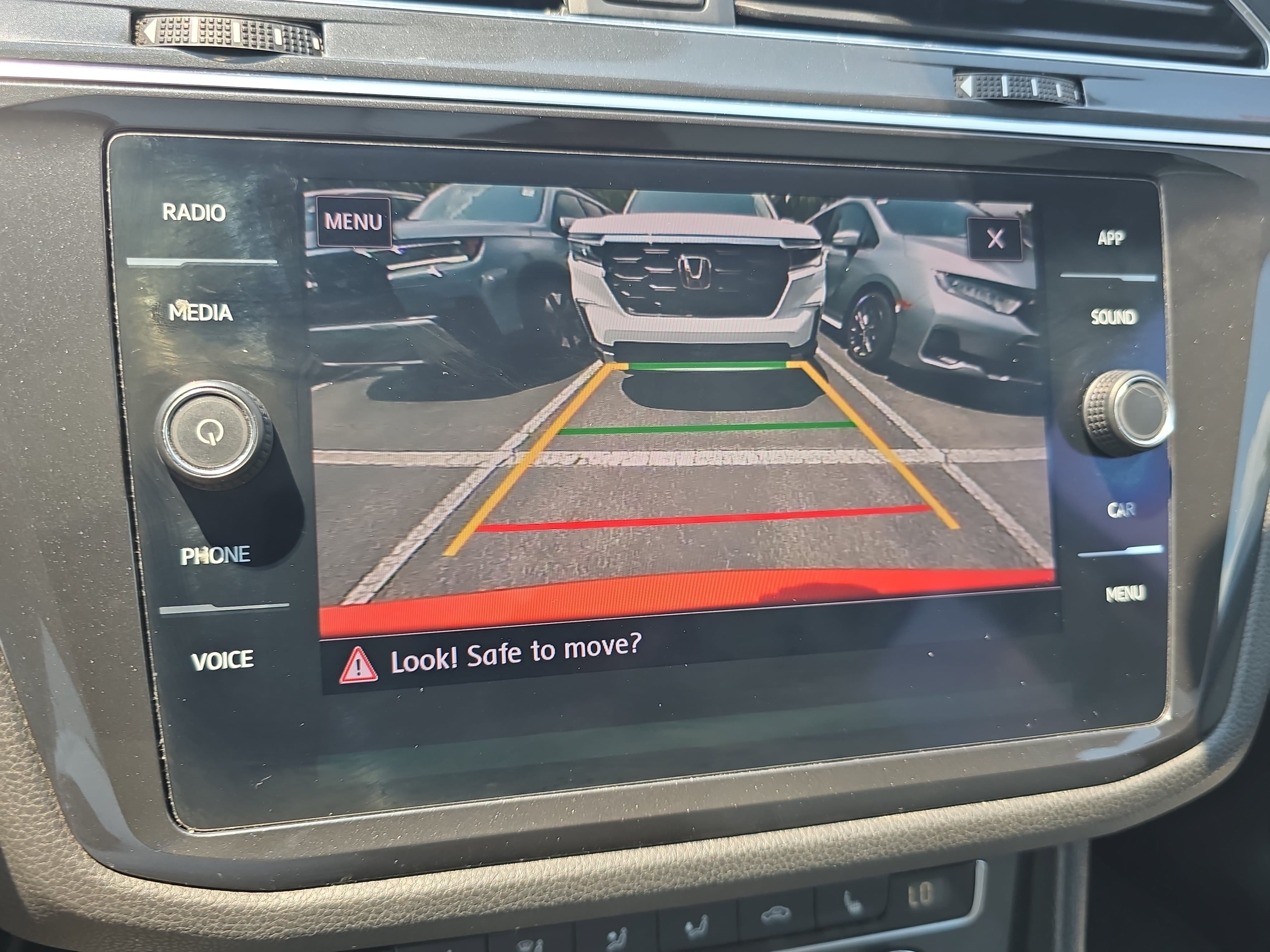 Used 2018 Volkswagen Tiguan SE w/ Panoramic Sunroof Package FWD image 23