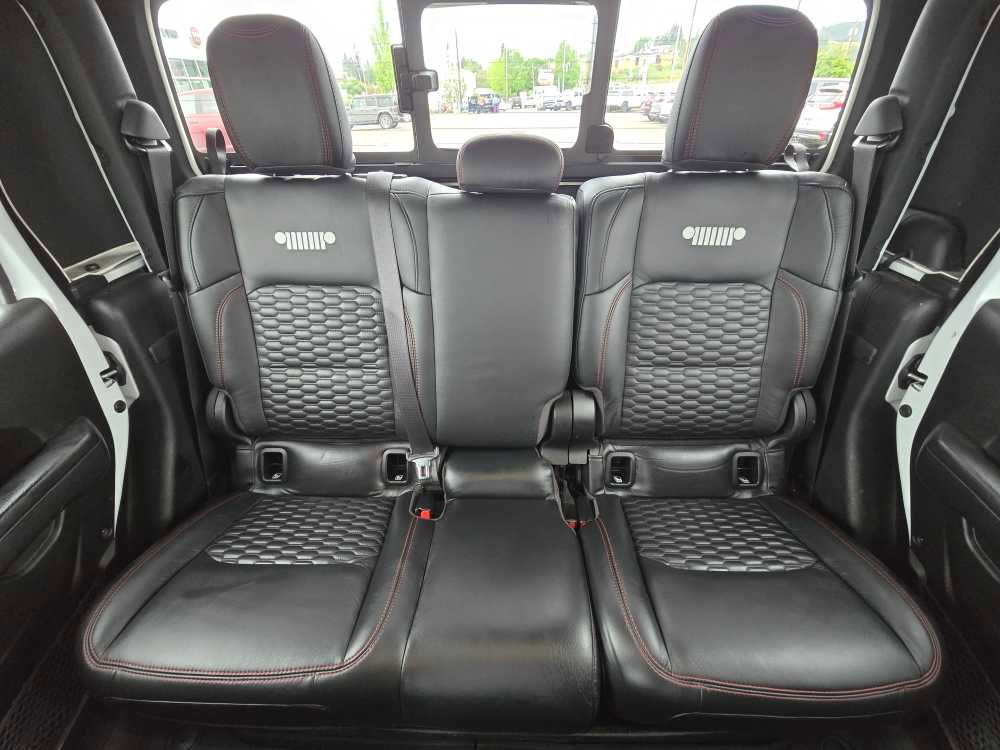 Used 2023 Jeep Gladiator Rubicon w/ LED Lighting Group AWD/4WD image 17