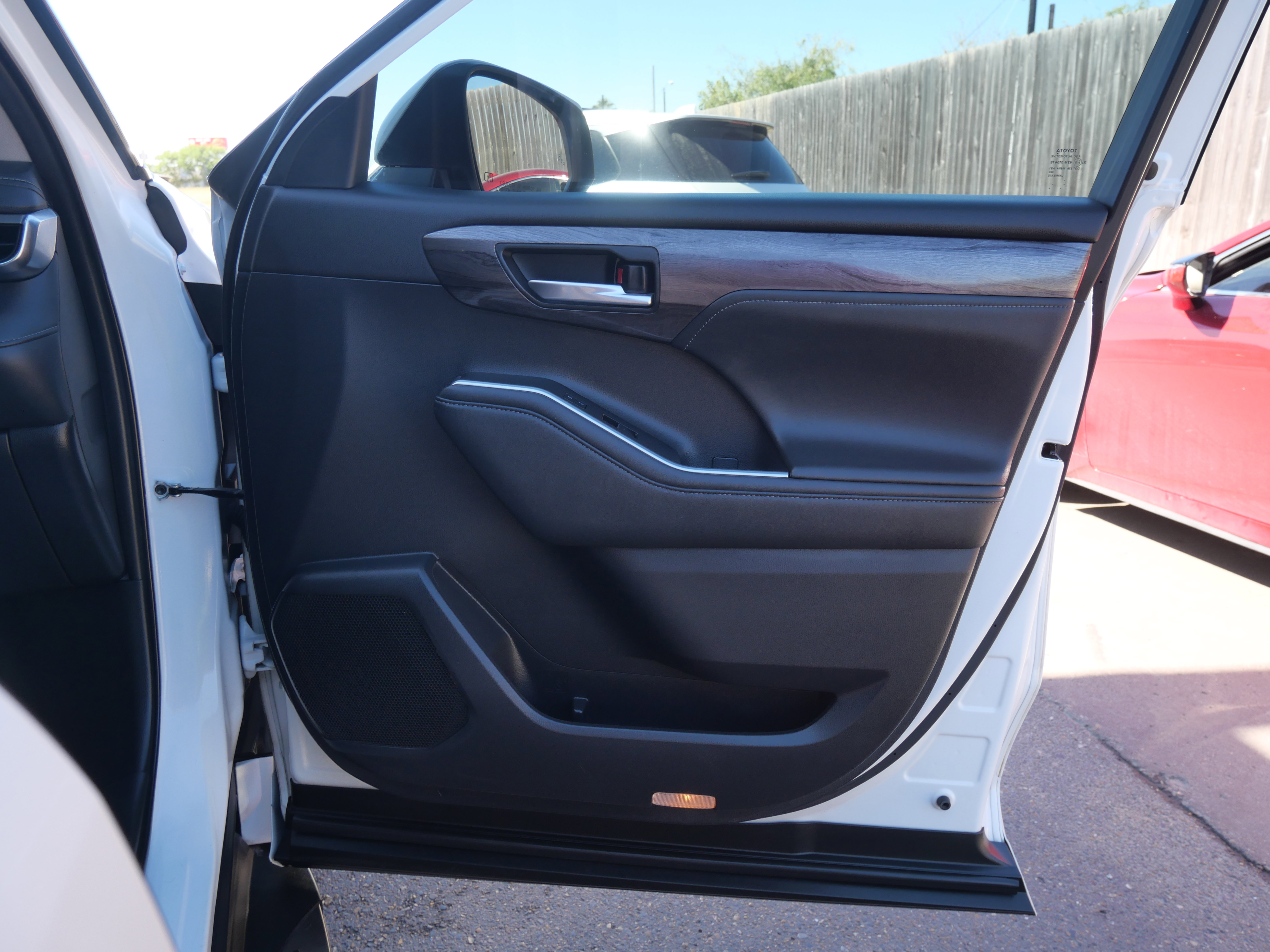 Used 2021 Toyota Highlander Limited image 15