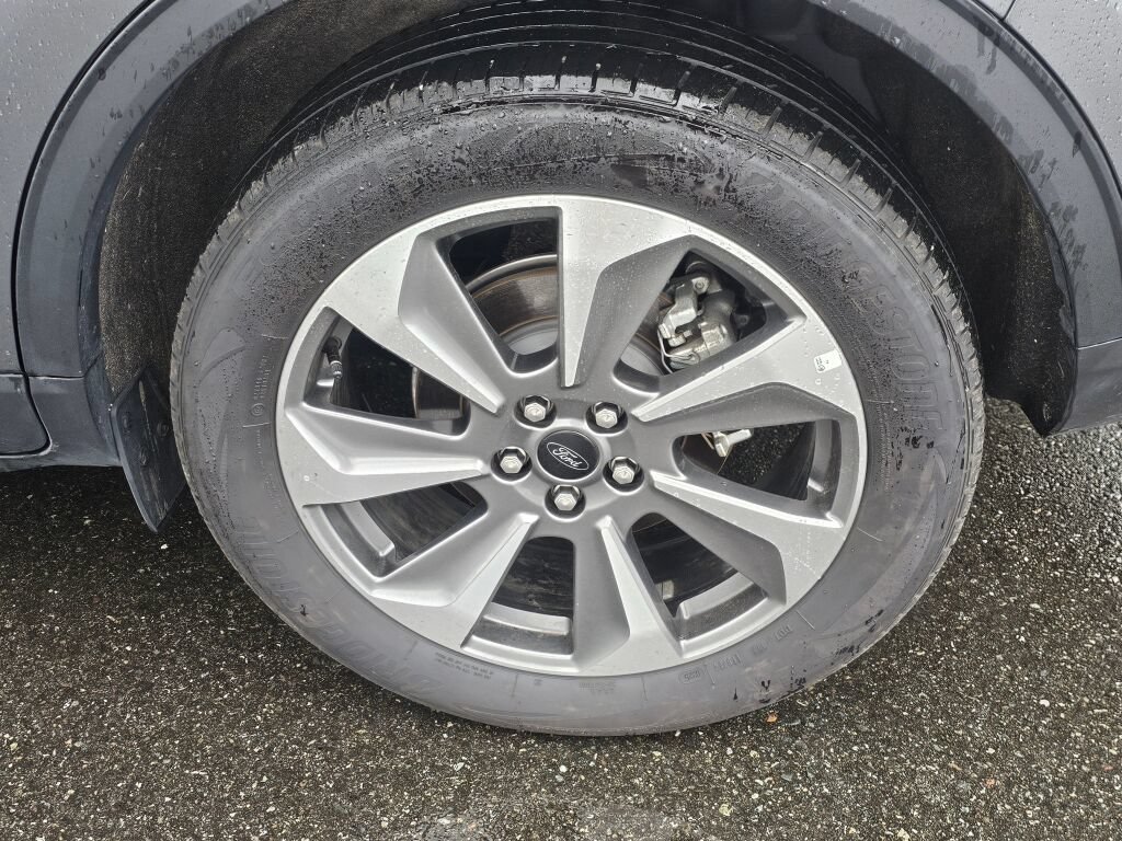 Certified 2025 Ford Escape Platinum AWD/4WD image 11