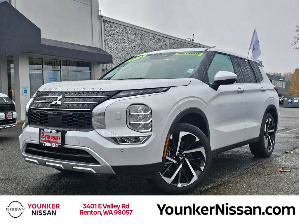 Used 2024 Mitsubishi Outlander SE