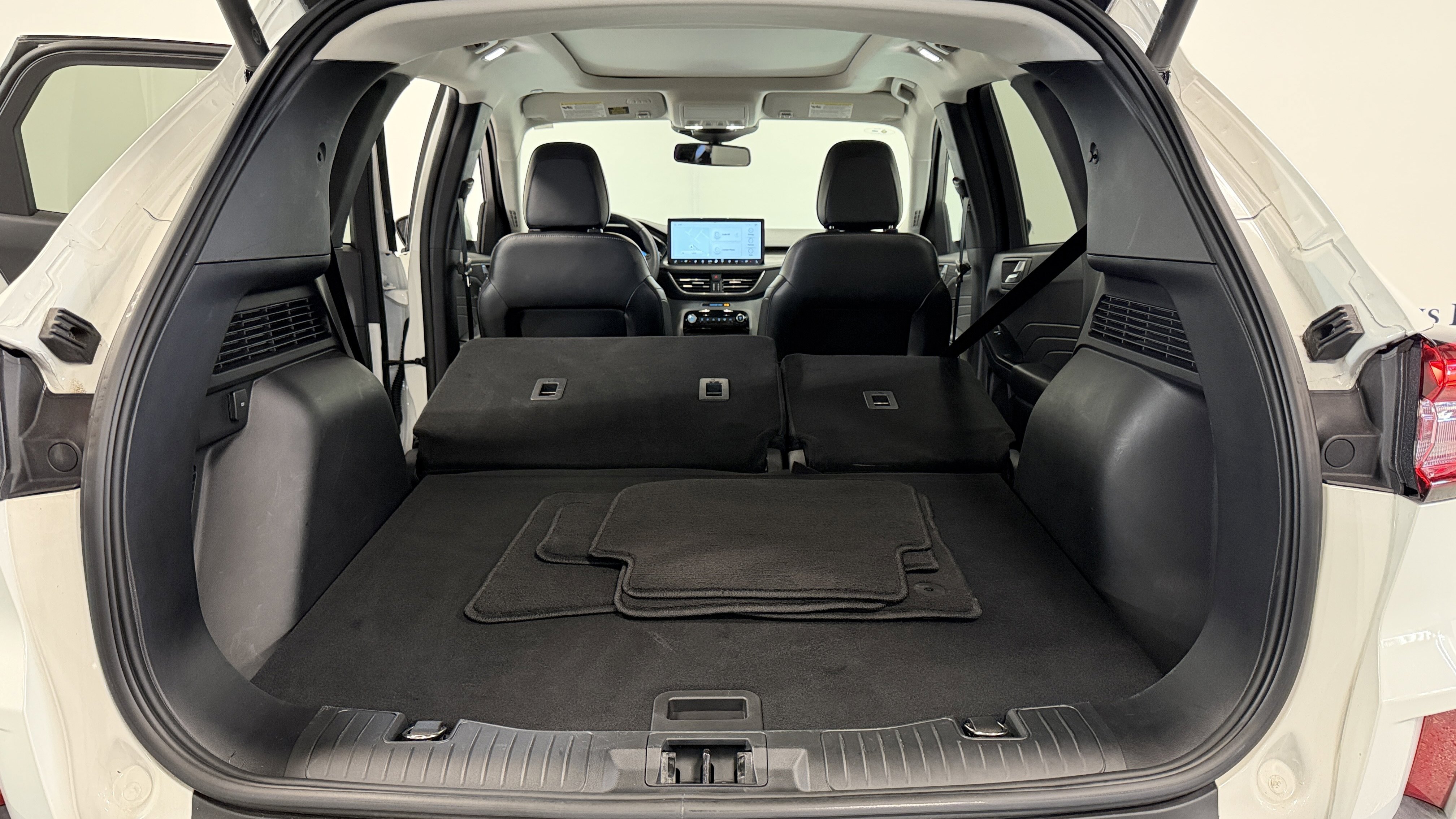 Used 2023 Ford Escape Platinum image 30