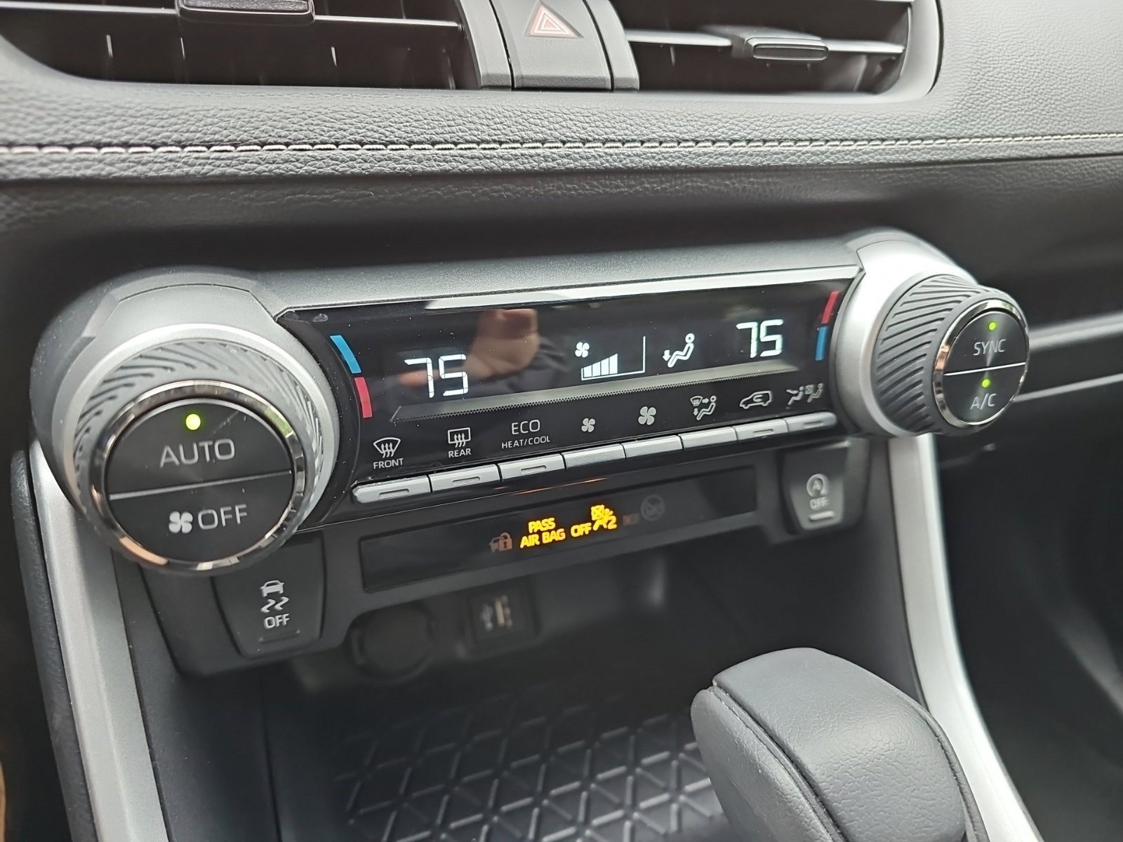 Used 2025 Toyota RAV4 XLE AWD/4WD image 21