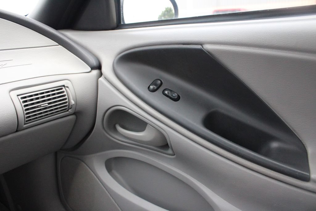 Used 2003 Ford Mustang Coupe RWD image 16