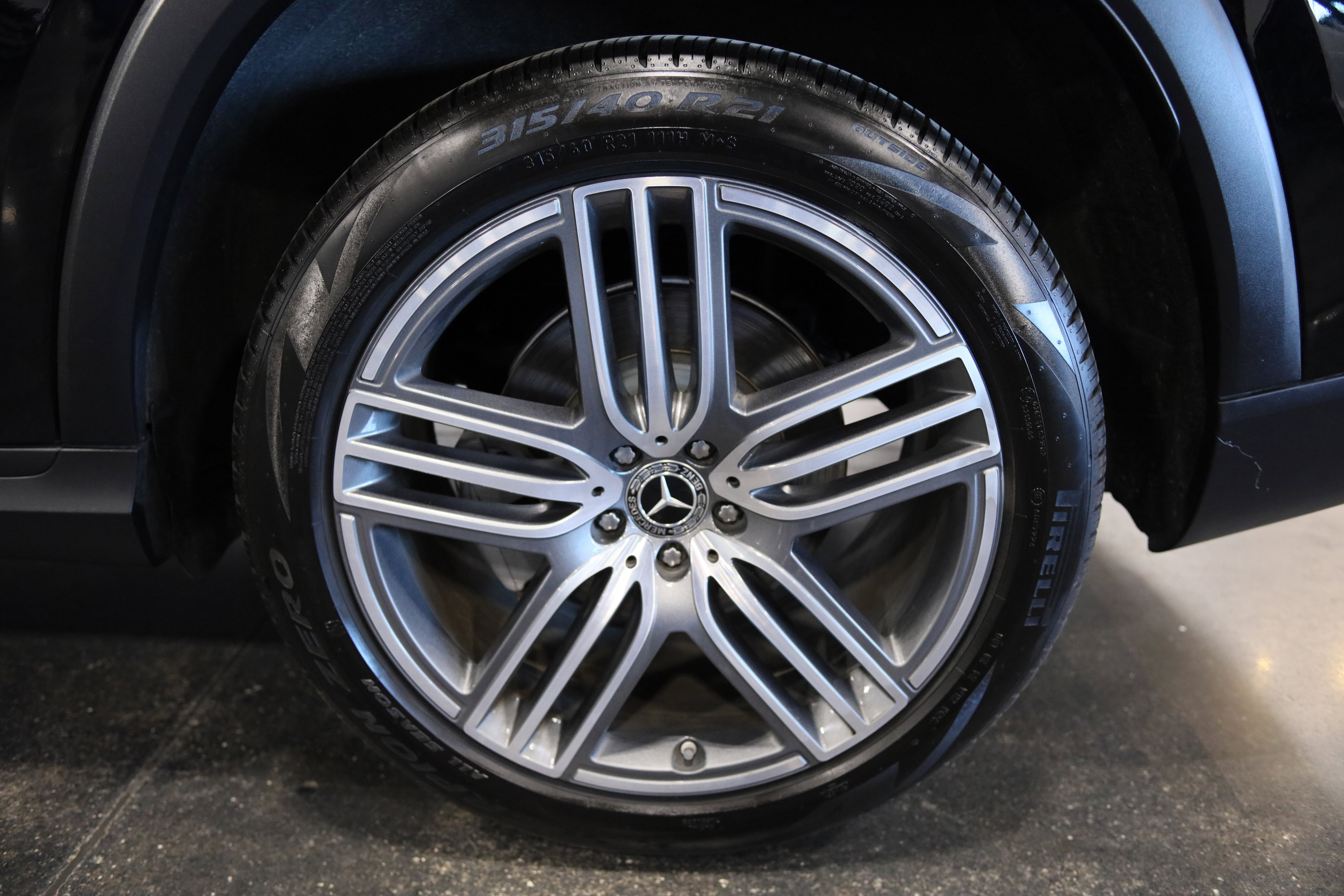 Used 2024 Mercedes-Benz GLS 450 4MATIC image 12
